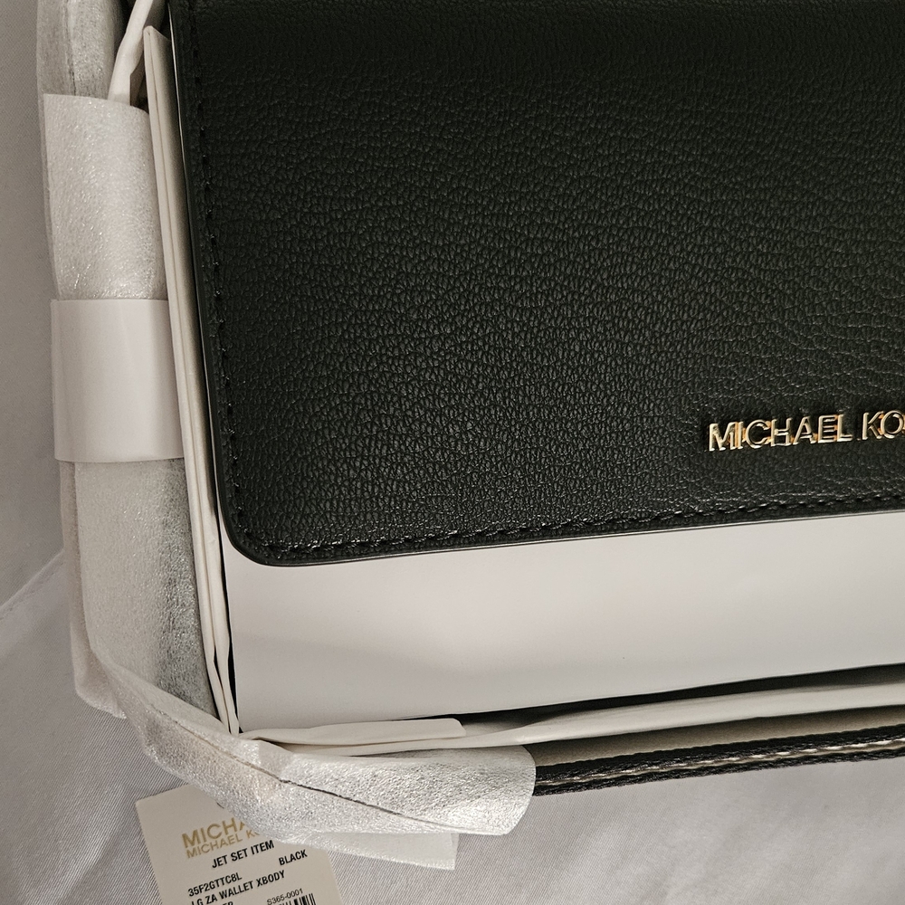 Chic black crossbody with gold accents and bold logo strap.
Perfect for everyday - Picture 7 of 10